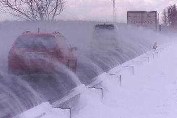 Navátý sníh na silnici Jihlava-Znojmo, 22. února 2001
