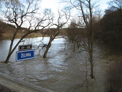 pohled ze silničního mostu mezi Želivem a Křelovicemi