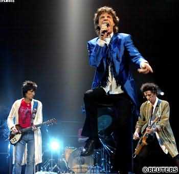 Rolling Stones na Licks World Tour - zleva Ronnie Wood, Mick Jagger a Keith Richards. (MGM Grand Garden Arena, Las Vegas, 30. listopadu 2002).
