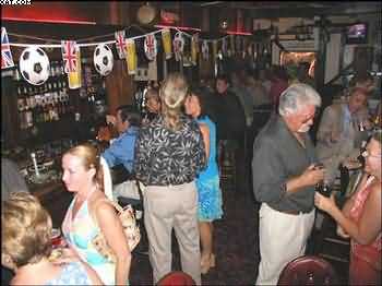 Nahradí v britských hospodách družnou zábavu internetové surfování?
Nahradí v britských hospodách družnou zábavu internetové surfování?