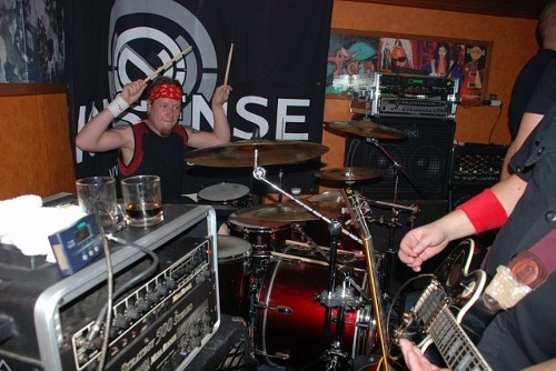 Na snímku v příloze bubeník crossover melodiků Nonsense, kteří na festivalu vystoupí kolem 22:30h Na snímku v příloze bubeník crossover melodiků Nonsense, kteří na festivalu vystoupí kolem 22:30h