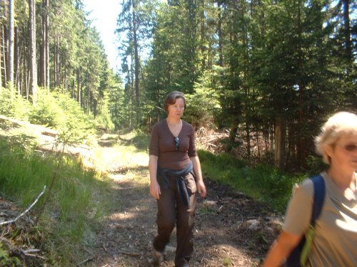 Při sestupu a bloudění již někteří členové výpravy ztrácí smysl pro humor