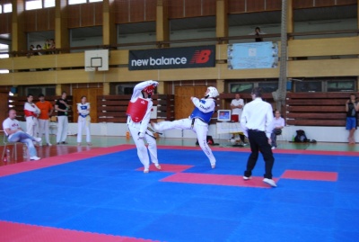 Petr Lacek (modrá vesta) při druhém boji s Tomášem Veselým. Petr Lacek (modrá vesta) při druhém boji s Tomášem Veselým.