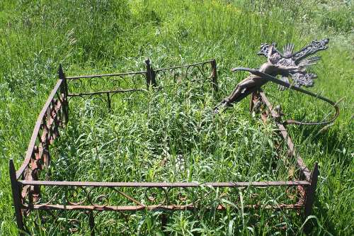 Výstava ukazuje kříže v polích a studánky v lese Výstava ukazuje kříže v polích a studánky v lese