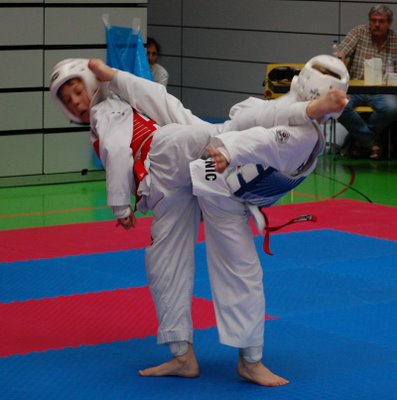 Miloslav Med (červená vesta) narazil na turnaji na velmi dobrého soupeře Miloslav Med (červená vesta) narazil na turnaji na velmi dobrého soupeře