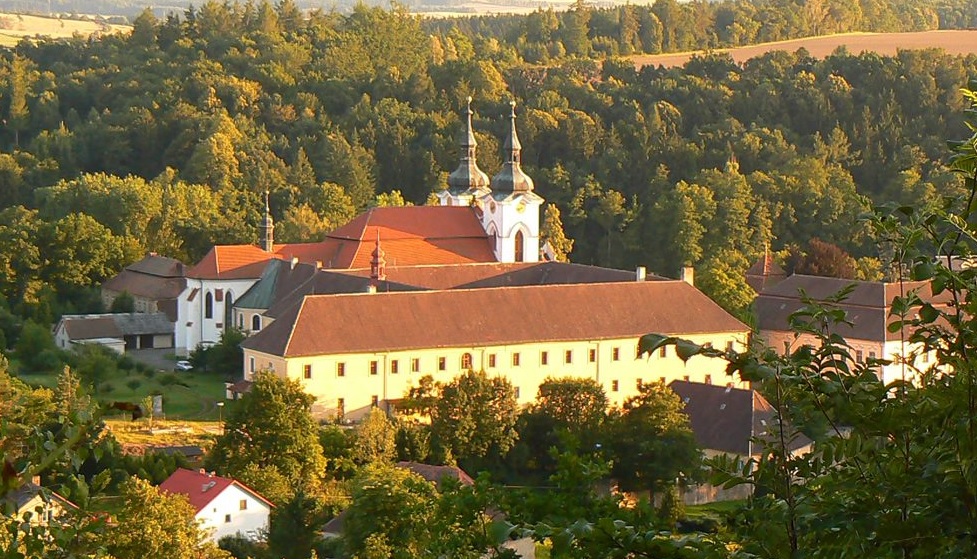 Z webu: Přečkal dobu husitů i komunistů. V Želivském klášteře se ozývají modlitby již více než 880 let