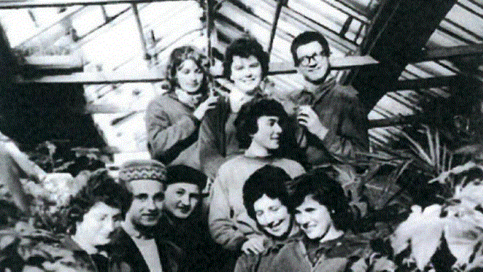 Ivan Jirous (vpravo nahoře v brýlích), fotografie z povinné školní praxe, v Humpolci v r. 1960|foto:Archiv J. Neomytkové