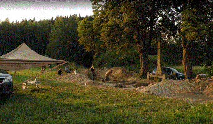 Archeologické práce u Blata na Novobystřicku, kde bylo objeveno dvanáct těl | Foto: Tomáš Pancíř