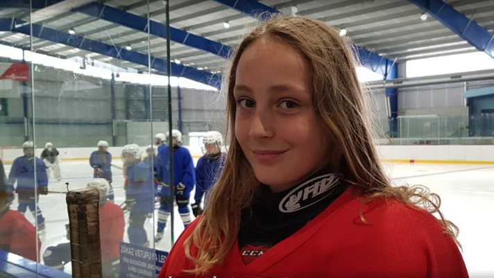 Dvanáctiletá hokejistka z Humpolce přivezla zlato z Francie. Doma trénuje s kluky