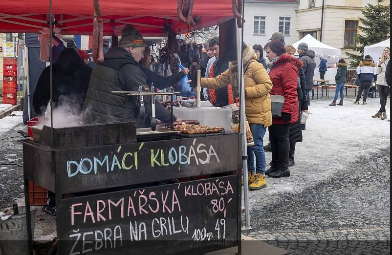 Stoly se prohýbaly pod jelity, bůčkem i tlačenkou. V Humpolci vystrojili hody