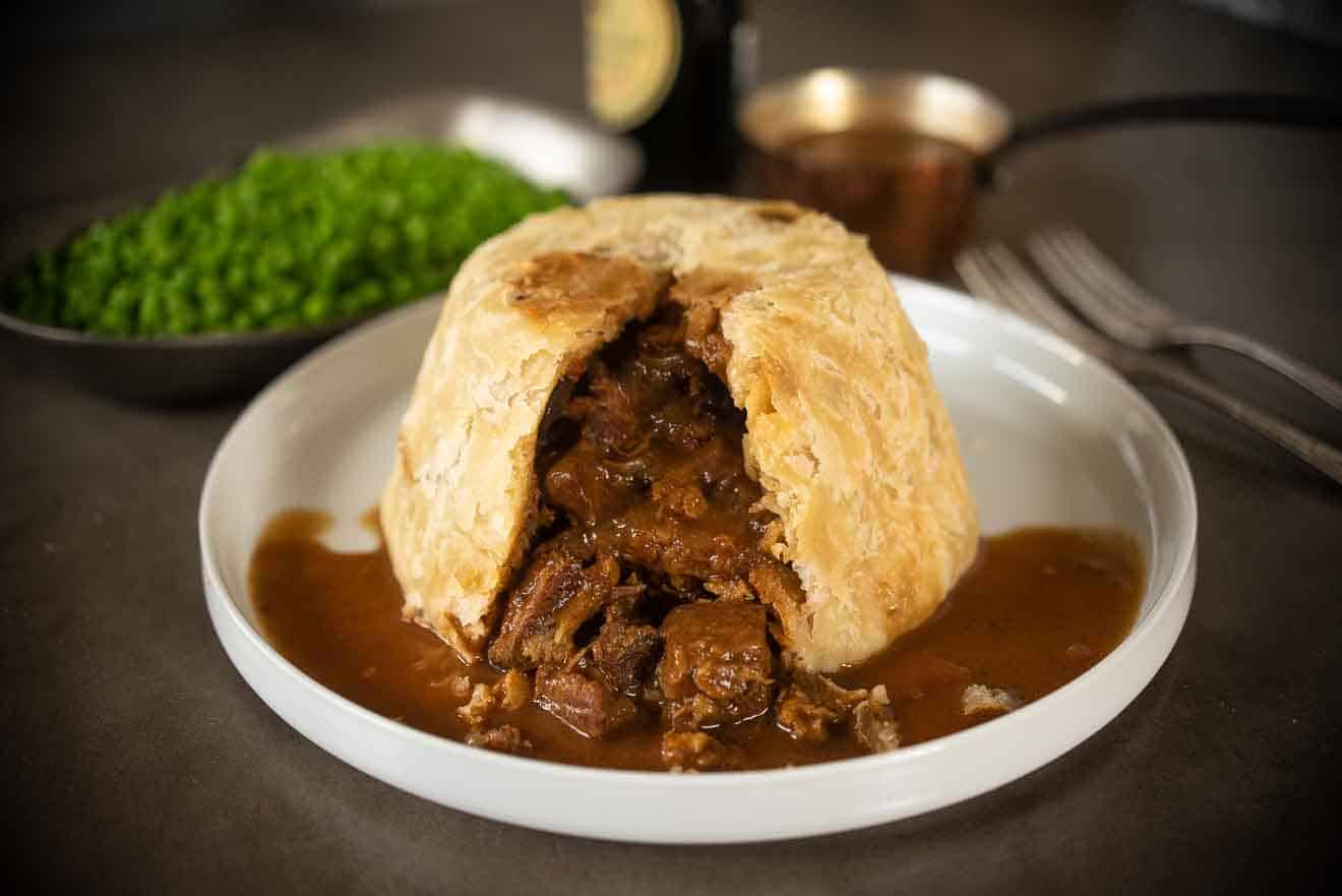 Klasický britský STEAK AND KIDNEY PUDDING