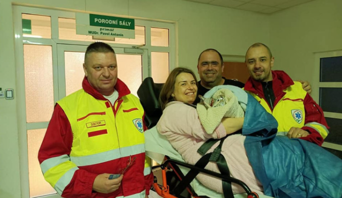 Dramatický výjezd humpoleckých záchranářů: Julianka přišla na svět v sanitce!