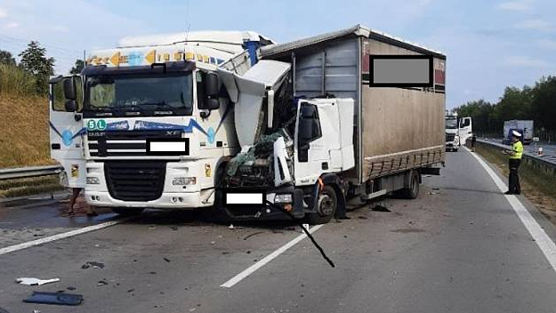 Nehoda dvou nákladních aut na dálnici D1 u Humpolce.