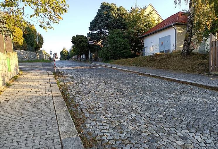 Mánesovu ulici v Humpolci čekají změny. Dle místních jen k lepšímu