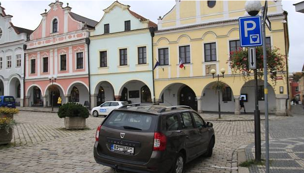 Parkování v Jihlavě: Na náměstí se toho moc nezměnilo, dá se tam stát i zadarmo