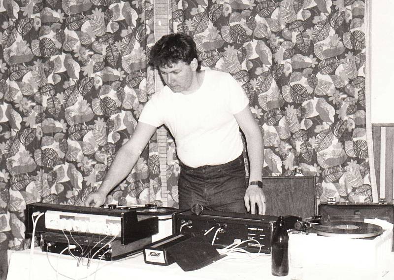 Příběh legendy diskoték z Pelhřimovska. Václav Háva muzikou dělá radost 50 let