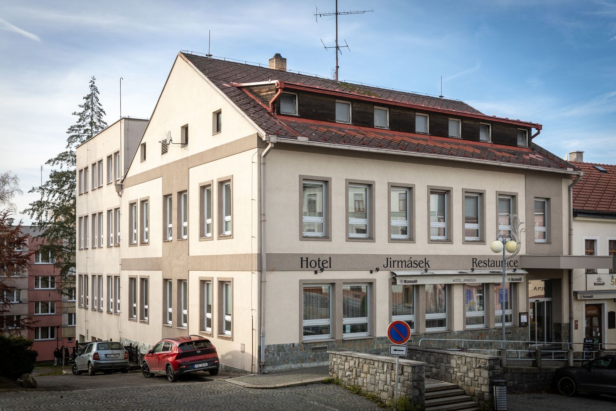 „Jsme jediná socialistická restaurace v kraji.“ V Humpolci frčí dršťková a karboše