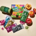 Frutcha instantní nápoje z matcha a mrazem sušeného ovoce, designové lahvičky