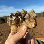 Martin & Jakub – minerály regionu regionální minerály + mineralogická poradna Návštěvníci si mohou přinést minerály k určení a seznámit se s místními významnými lokalitami nalezišť drahých kamenů.